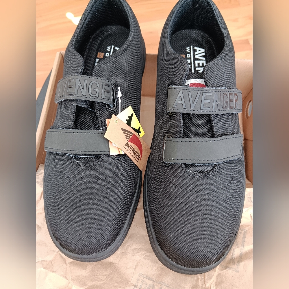 Avenger Black Velcro Shoes New 10 EE. WIDE. HEAVY DUTY.